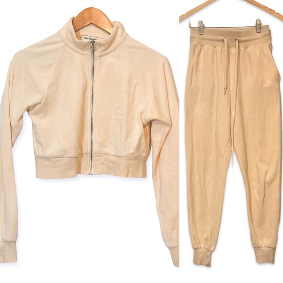 3 FOR $50! 🎁 TRUE RELIGION Velour Crop Sweatsuit Joggers in Pearl Sz. S - Picture 3 of 12
